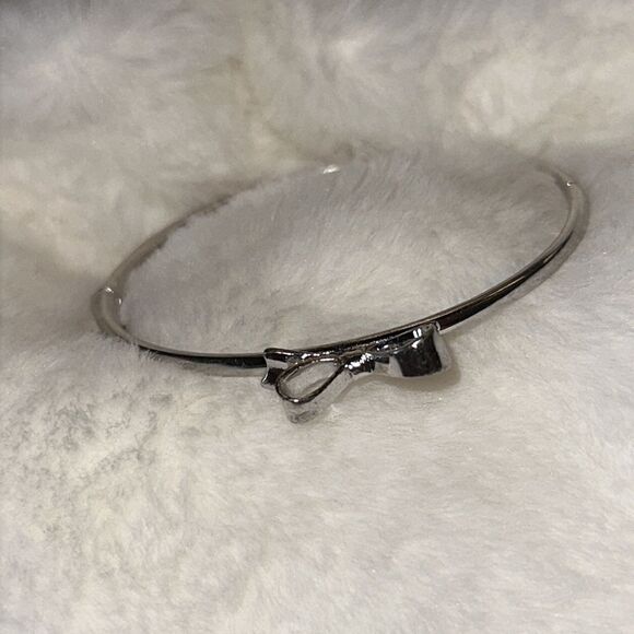 Silver Look Kate Spade Bow Bracelet! - Picture 4 of 7
